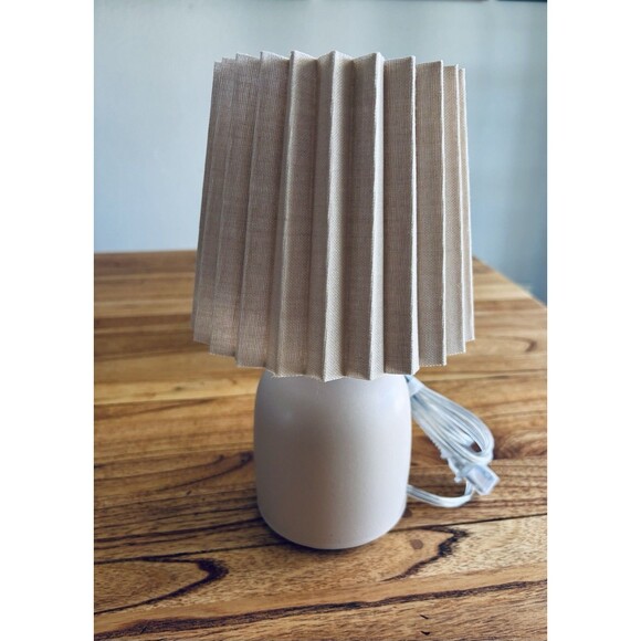 Room Essentials Table Lamp Set - Picture 3 of 4